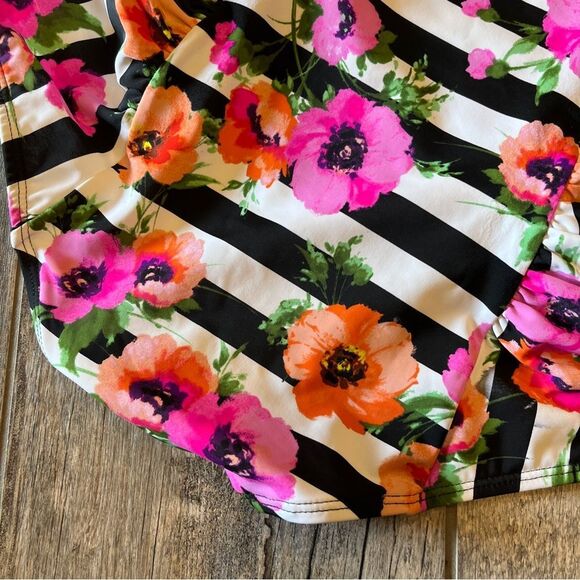 Torrid Floral Striped Bikini Bottoms size medium - Picture 7 of 11